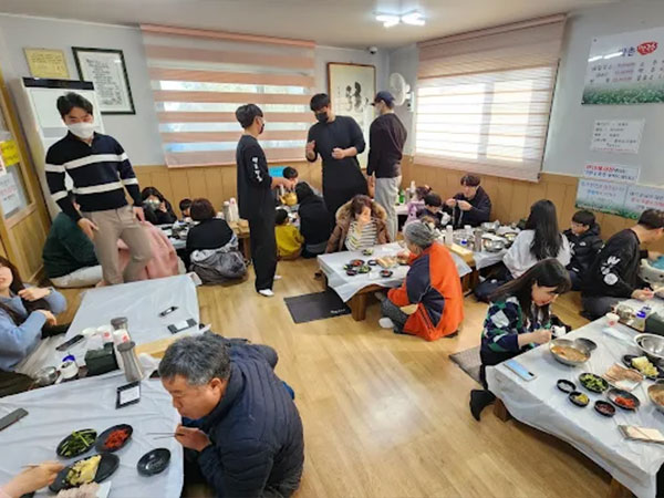 고성군 백촌막국수 내부 인테리어