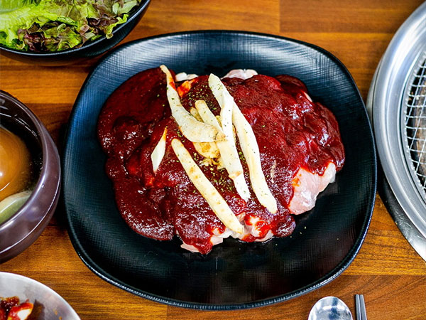 춘천시 산더덕숯불닭갈비 대표 음식