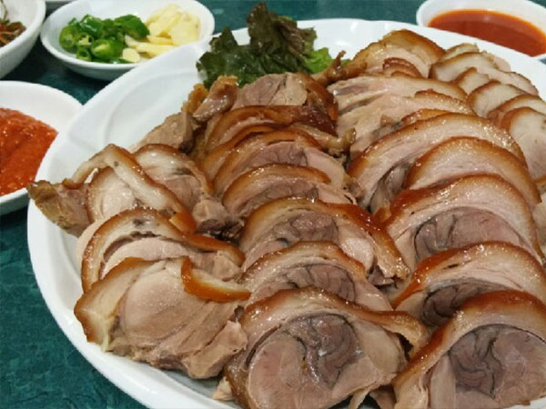 진천군 고향왕족발보쌈식당 대표 음식