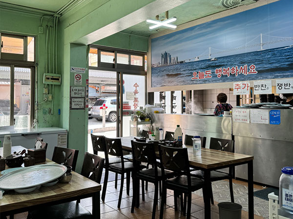 동구 60년전통할매국밥 내부 인테리어