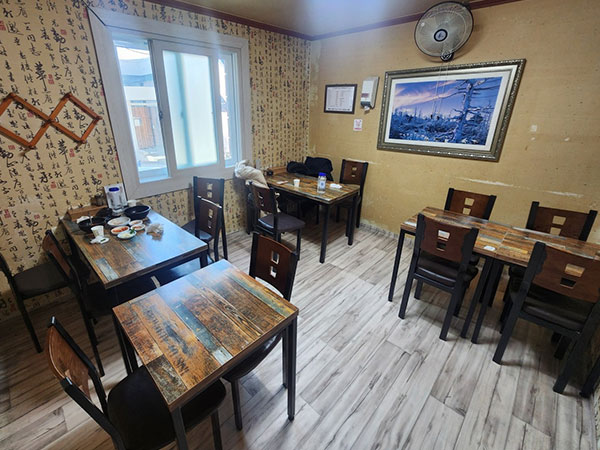 수영구 자매국밥 내부 인테리어