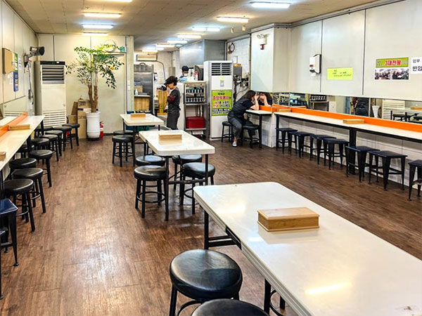 중구 중앙떡볶이 내부 인테리어