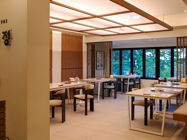 제주시 만부정 내부 인테리어