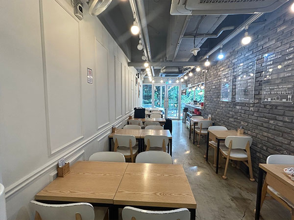 제주시 짱구분식 내부 인테리어