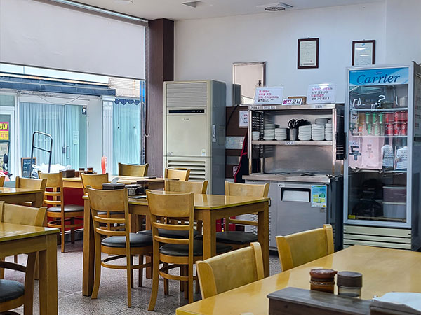 포항시 북구 명승원만두 내부 인테리어