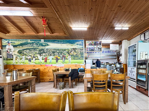 안동시 맛우짜 내부 인테리어