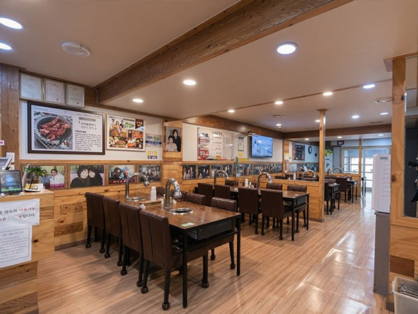 안동시 구서울갈비 내부 인테리어