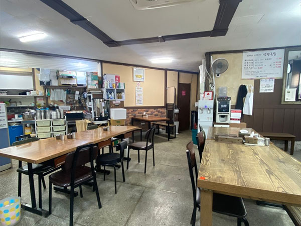 안동시 신라국밥 내부 인테리어