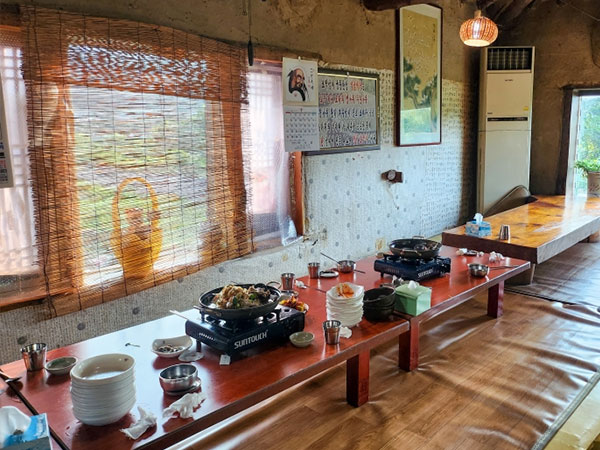 김천시 기찻길옆오막살이 내부 인테리어