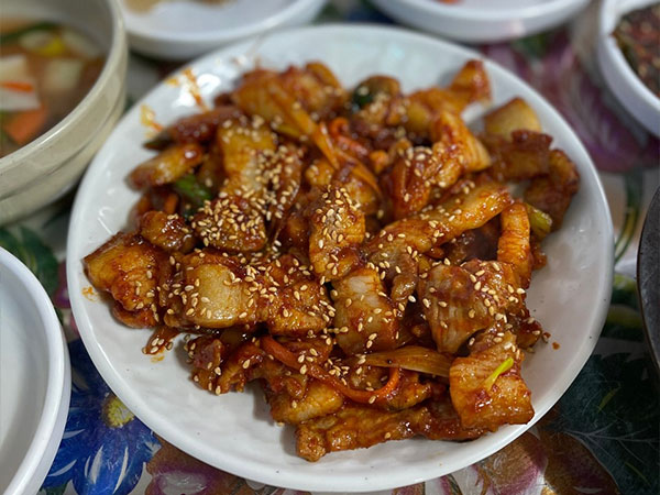 구미시 동네식당 고기볶음