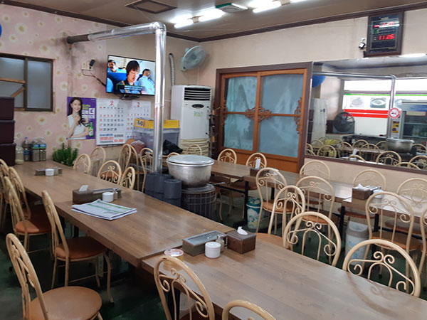 경산시 원조하양할매곰탕 내부 인테리어