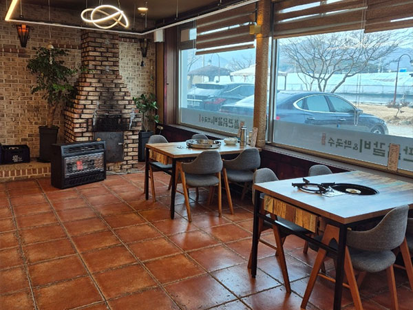 경산시 마당닭갈비 내부 인테리어