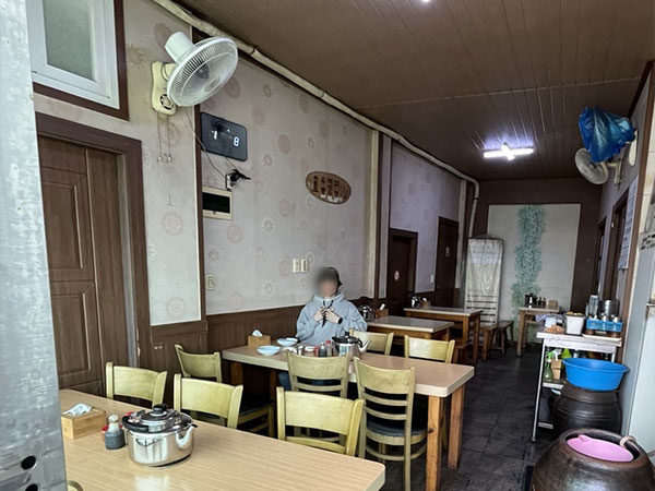 영천시 광명식당 내부 인테리어