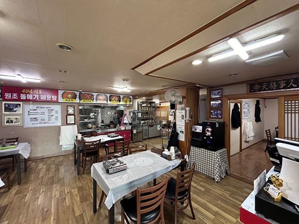 영천시 원조돌메기매운탕 내부 인테리어