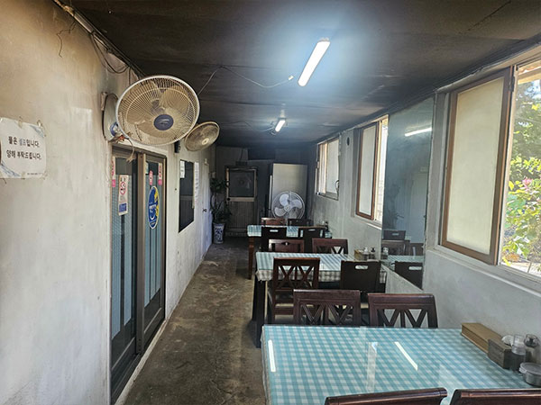 영천시 미성칼국수 내부 인테리어