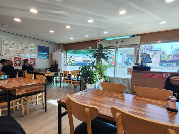 영천시 신제주해장국 내부 인테리어