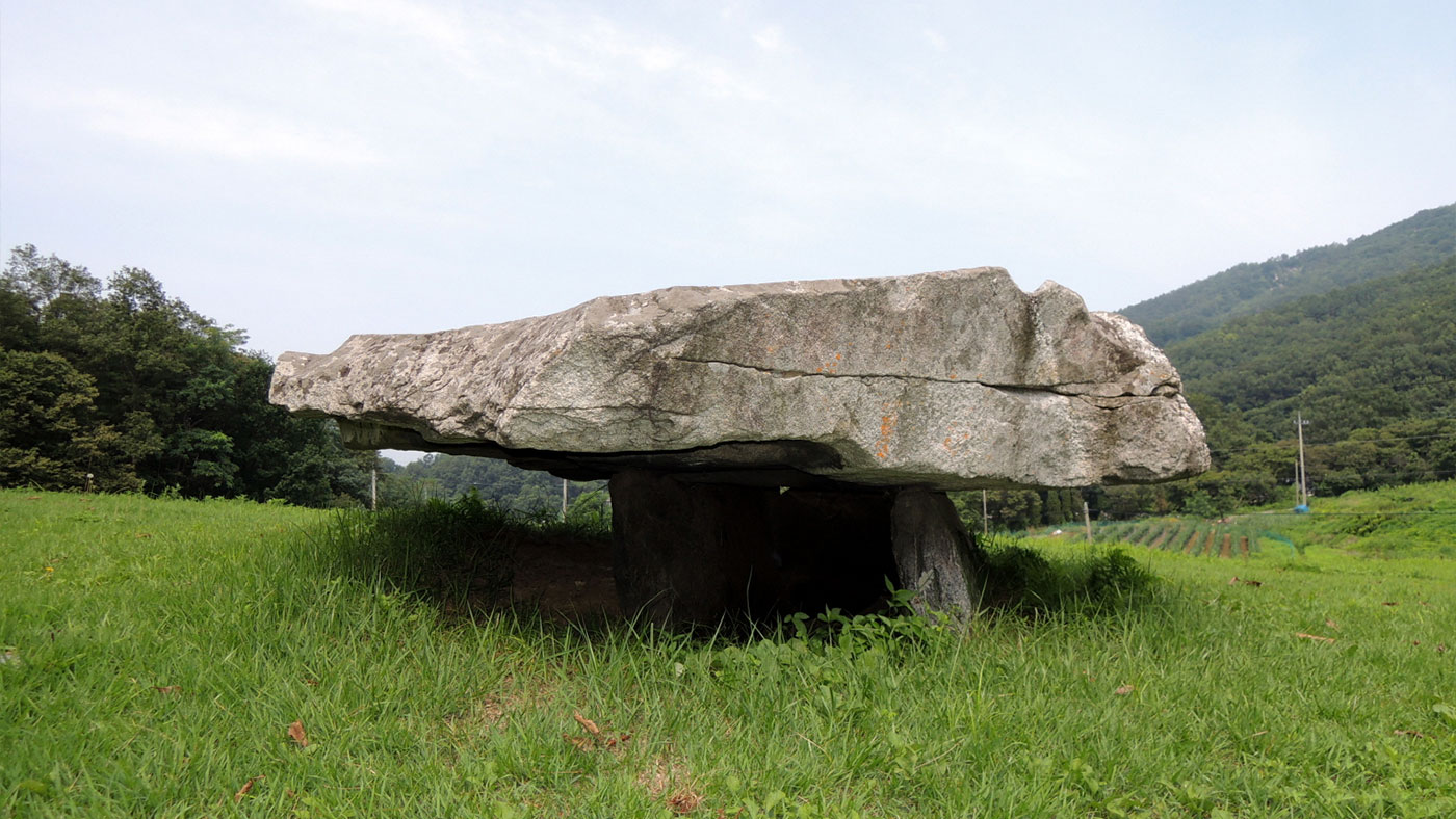 강화 내가 오상리 고인돌 (江華 內可 鰲上里 고인돌): 탁자식 고인돌 가운데 가장 크고 멋진 강화 고인돌
