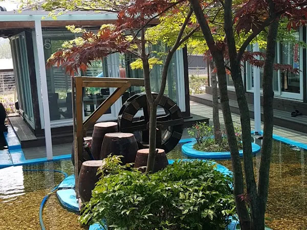 고향식당 물레방아