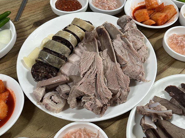 8번식당 본점 모듬수육