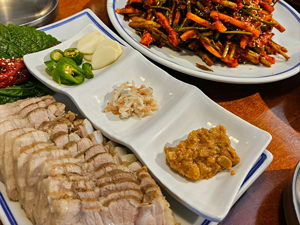 푸른회식당 수육