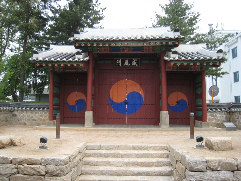 위봉문 (威鳳門)